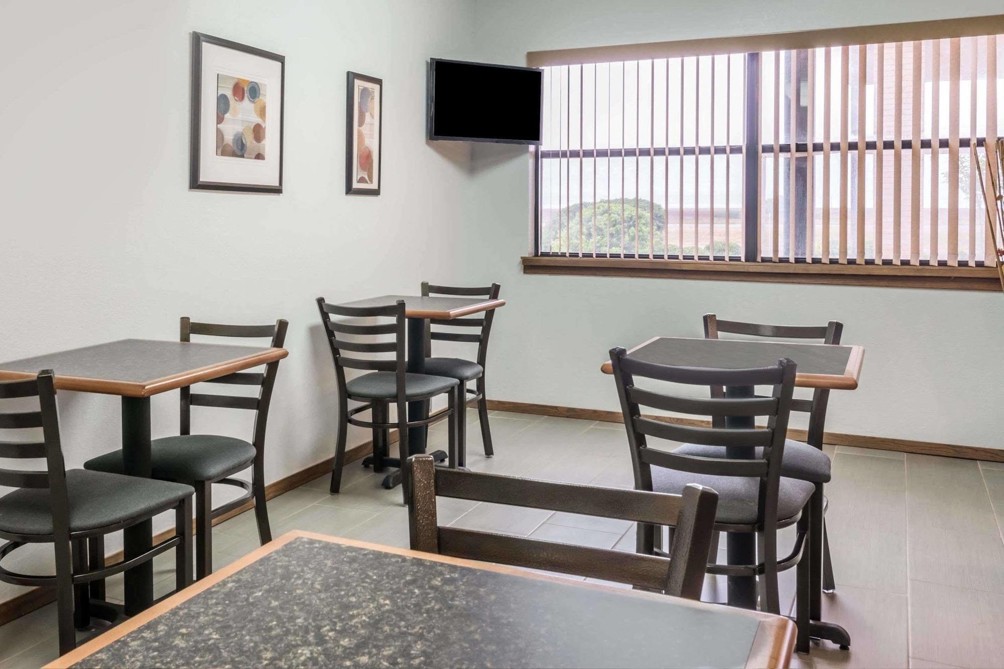 Knights Inn - Slaton Bagian luar foto
